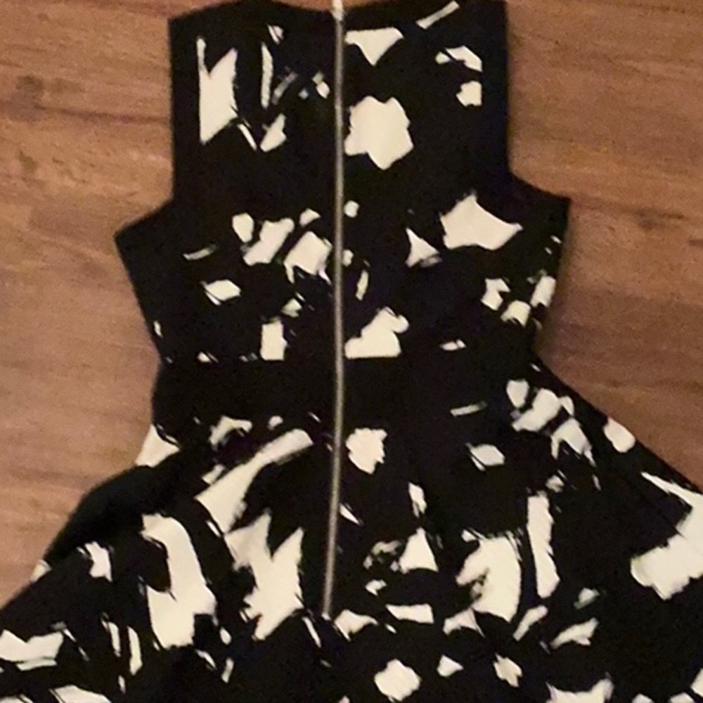 Bell Shaped dress by Banana Republic - Picture 7 of 8